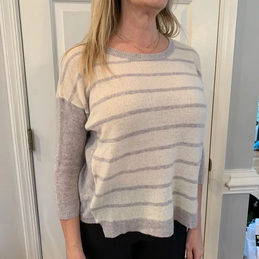 360 Cashmere Gray Striped Sweater sz XS